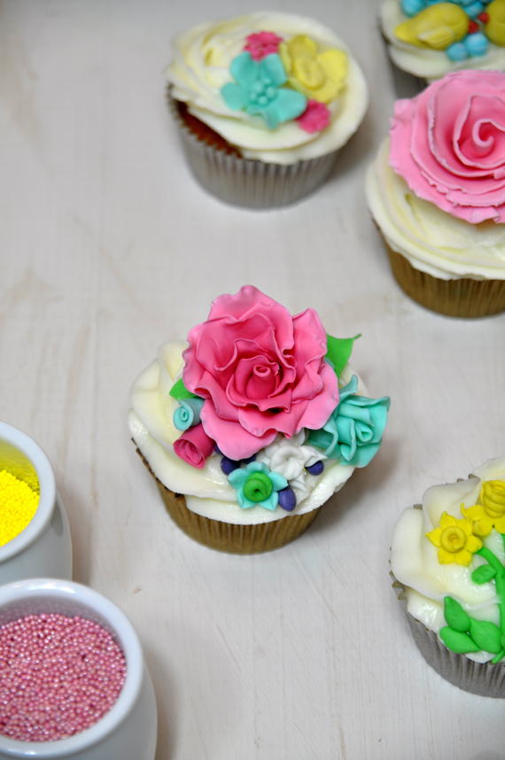curso de cupcakes de flores rosa
