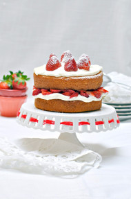Victoria sponge cake con fresas