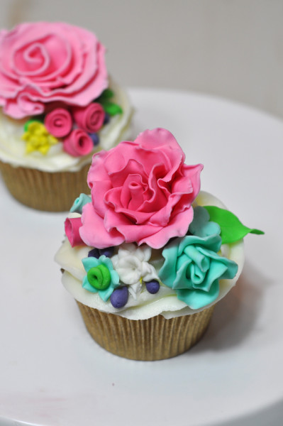 curso de cupcakes de flores rosas con varias tecnicas